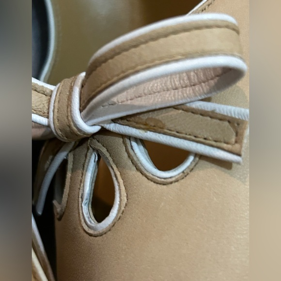 Stuart Weizmann Tan Bow Heels - Picture 7 of 9